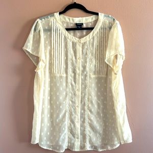Woman’s cream short sleeve blouse